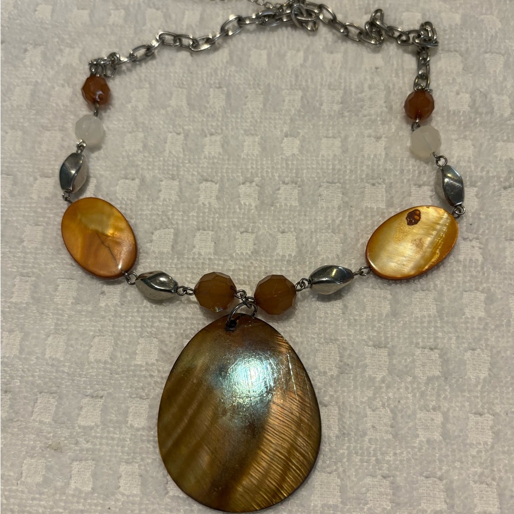 Elegant Shell Pendant Necklace